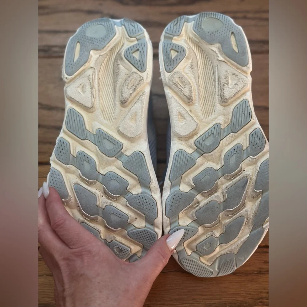 Hoka One One Women's Clifton 9 -- Size 9 🩵 - Picture 8 of 10